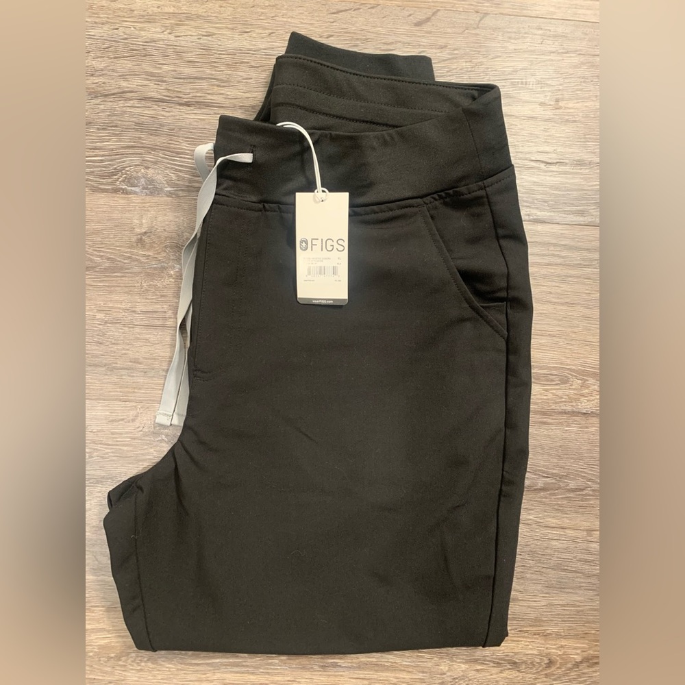 Womens Figs Black Scrub joggers. High waisted Zamora petite in size XL. NWT.